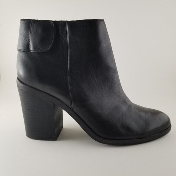 Vince Camuto black leather Debra side zipper ankle heeled boots - Picture 1 of 16